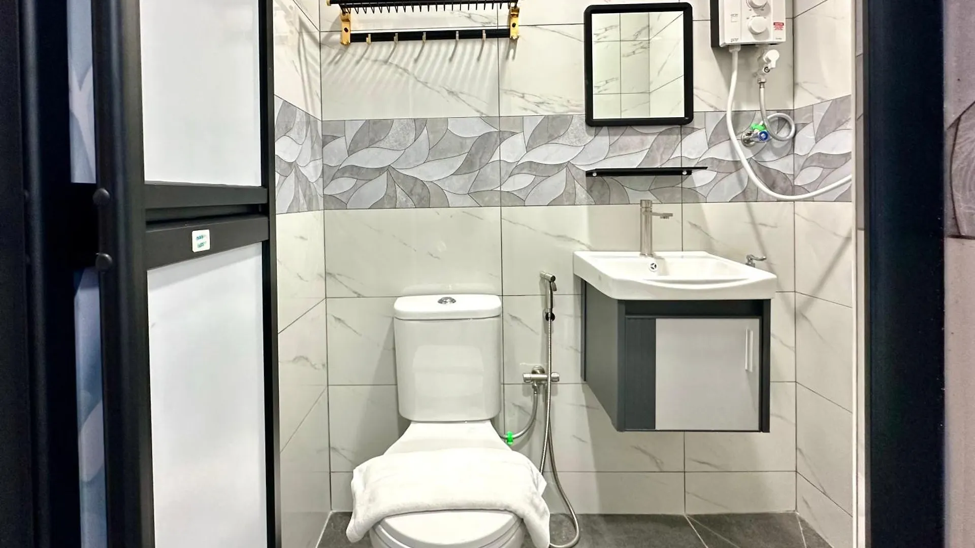 Century Sapphire - Near Ksl & Holiday Plaza Johor Bahru Homestay