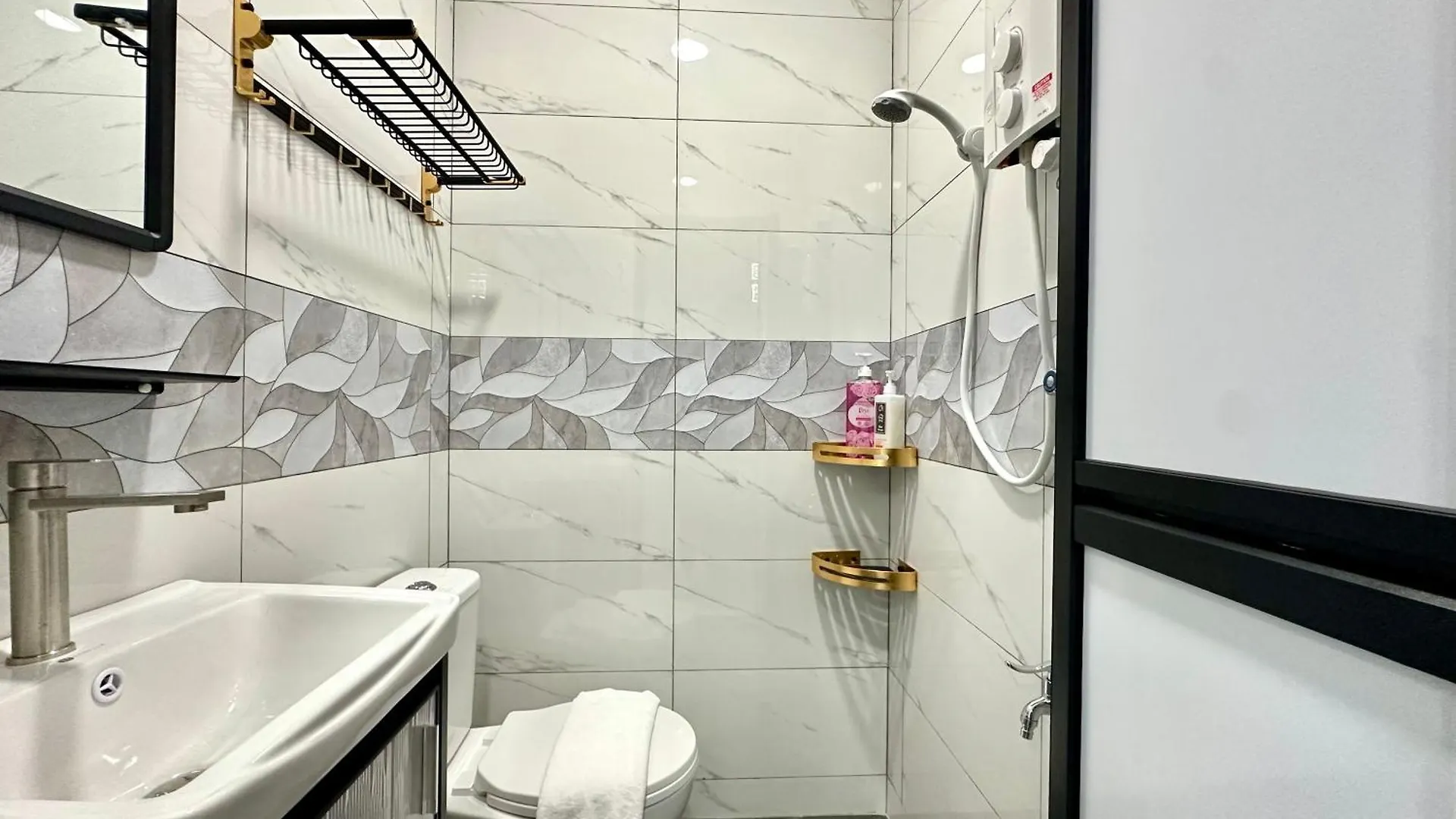 Homestay Century Sapphire - Near Ksl & Holiday Plaza Johor Bahru