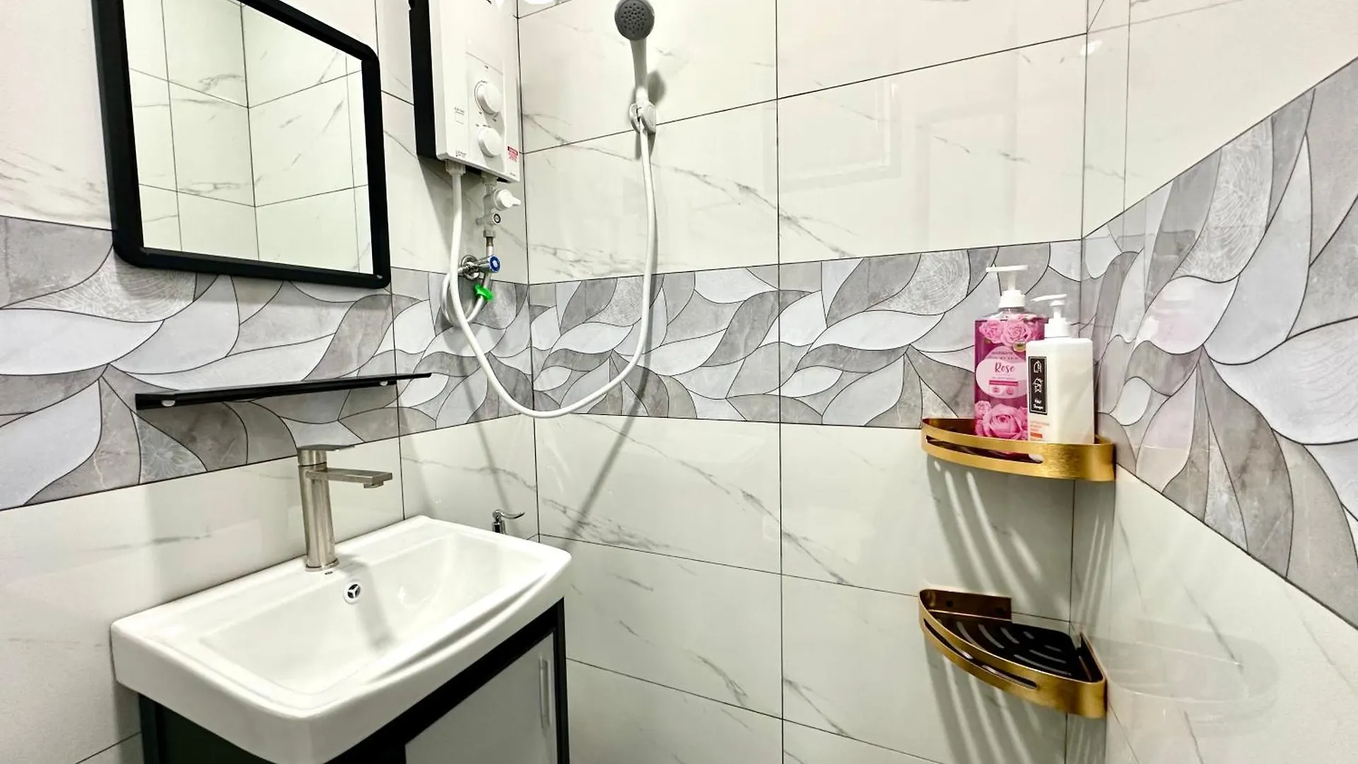 Century Sapphire - Near Ksl & Holiday Plaza Johor Bahru Homestay
