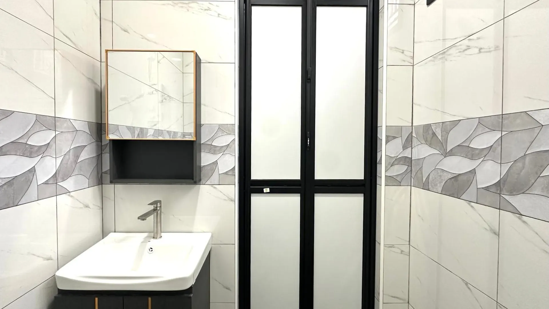 Century Sapphire - Near Ksl & Holiday Plaza Johor Bahru Homestay